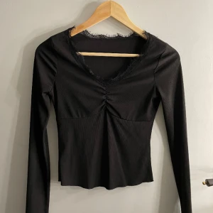 Långärmad tröja  - Köparen står för frakten 📦