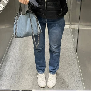 Massimo Dutti jeans - Raka jeans från Massimo Dutti som tyvärr blivit försmå för mig 