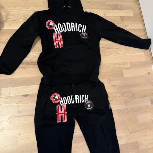 Säljer Hoodrich storlek L skick 9/10 - Jag har tröttnat på den och vill inte ha den längre använd några gånger.