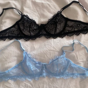 Spets bh🩵🖤 - Säljer dessa så fina spets braletter som är helt oanvända endast testade. Säljer för beställde fel storlek! Skulle säga att storleken är 75b men passar nog lite runt det också!🩵🩵tror de är från hm men köpte för länge sen! 50 kr för en 85kr för båda!!