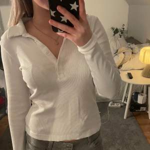 Super fin topp från Gina Tricot! Storlek xs men kan även passa s💕💕