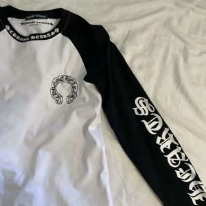Chrome Hearts - Budgivning på denna! Bud startar på 3000kr Likadana chrome hearts tröjor ligger ute för 13-18k