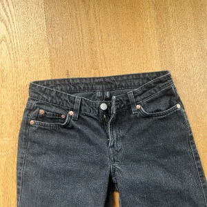 Jeans - Säljer mina arrow jeans från weekday. Riktigt snygga och dom är i bra skick.  lågmidjade och snygg passform