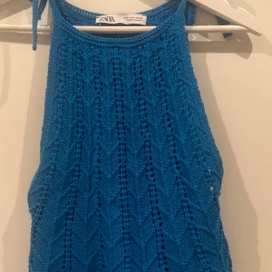 Virkat linne - Säljer denna sjukt söta sommar topp från Zara! Aldrig använd och är så gott som ny!  Kontakta mig vid fler bilder!