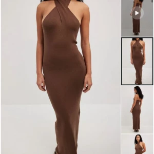 Klänning  - En fin blå klänning från NA-KD som inte kom til andvändning💘 Jätte fin att ha på sommaren! Nypris:250kr säljs för 180kr💘