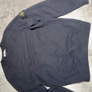 Stone island  - Säljer min stone island då jag inte använder den. Skick 9/10. 100% äkta skriv om ni vill ha bevis.