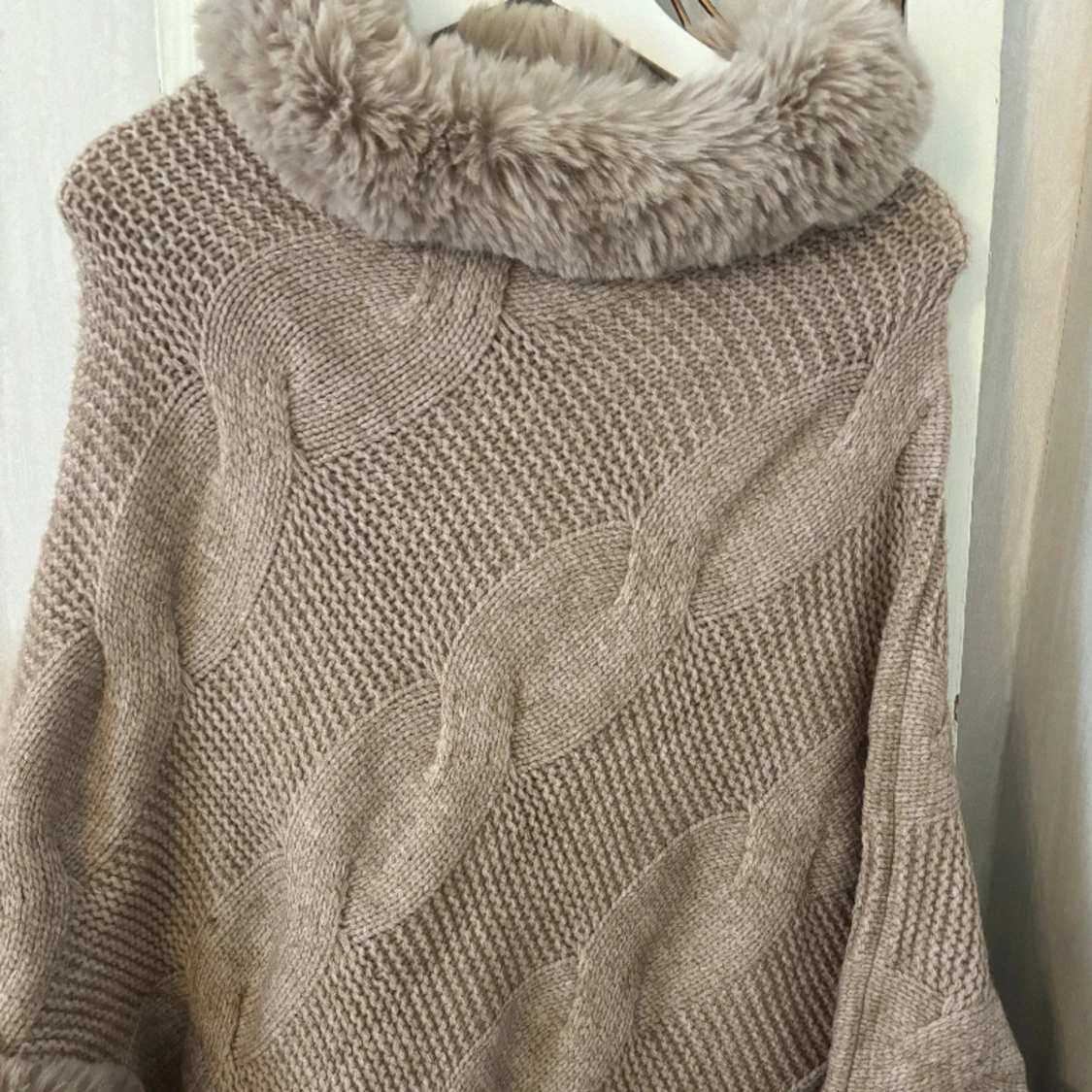 Cape poncho ny flätstickad beige päls vår höst - 90