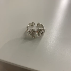 Söt ring! - Fin silver ring, helt okej skick💞