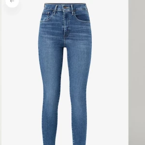Levis Jeans  - Använda 1 gång . Säljer mina jätte fina Levis jeans så jag inte kan ha de längre . 🌸
