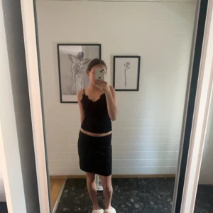 svart tajt kjol - helt oanvänd me prislappen kvar!💕