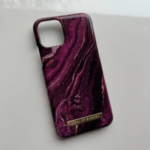 Ideal of Sweden iPhone skal - Helt nytt och oanvänt skal från ideal of Sweden, passar iPhone 11 Pro/X/XS. Säljs pga ny mobil, säljer flera skal. 