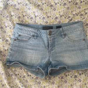 Snygga ljusblåa jeansshorts från obly med låg midja 🩵❤️