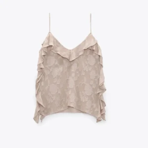 Linne zara volanger  - Säljer detta superfina linnet från zara som jag aldirg använt. Säljer då jag bara är i behov av pengar och detta inte rikigt kommit till användning. Köpte den för cirka 260kr på hemsidan 🩷 inga defekter alls! Pris kan absolut diskuteras vid snabb aff