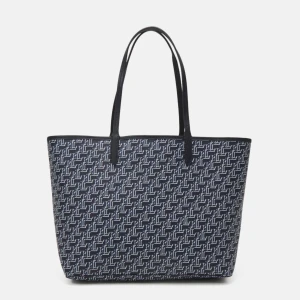 Ralph lauren väska - Säljer min fina Ralph Lauren väska som är i nyskick utan defekter, andvänder ej därför säljer jag den, även intresserad va byte mot malene Birger hör gärna av er❤️