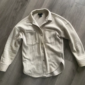 Kappa från Lindex  - Säljer denna tunna jackan från Lindex i storlek s 