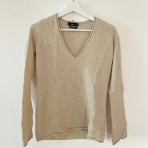 Sweater i Kashmir - Beige sweater i Kashmirtyg från Zara 🤎 Nypris: 1199 kr, Mitt pris: 250 kr 