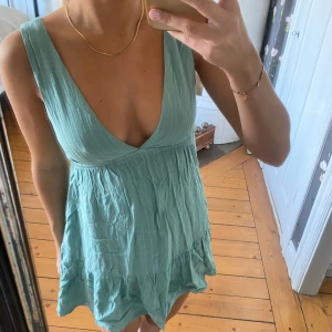 Kort Klänning - Så fin klänning från stradivarius, bra skick men behövs strykas!