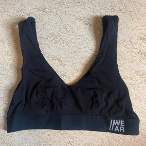 Bh - En bh i storlek S, använd några fåtal gånger, finns inget att anmärka på