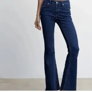 Galet snygga miswaist flared jeans!!!💕💕Nyskick, köpta för 500!!