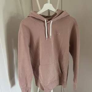 Hoodie från hollister. Använd Max 10 gånger. Fint skick. Nypris ca 550 kronor.