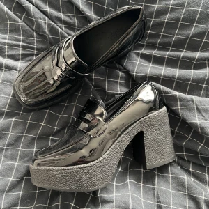 Chunky skor med klack - Aldrig använda