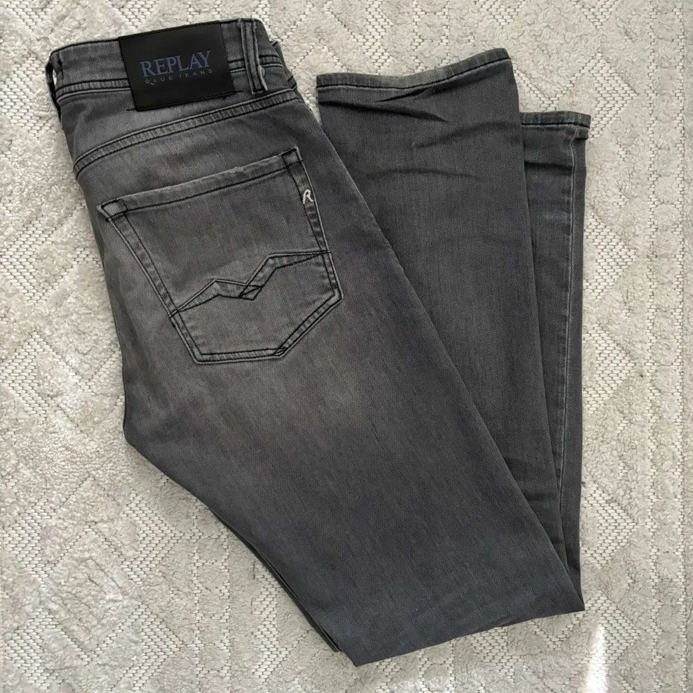 Tja säljer dessa feta replay jeans inge defekter och bra skick nypris kring 1600kr mitt pris 499kr. Jeans & Byxor.