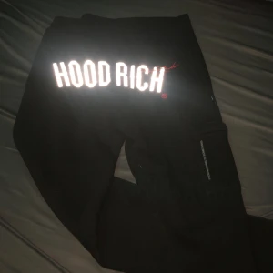 Hoodrich byxor  - Hoodrich byxor utmärkt skick  Nypris: 750