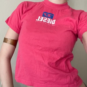 Diesel babytee - Jättefin och gullig Diesel babytee. 