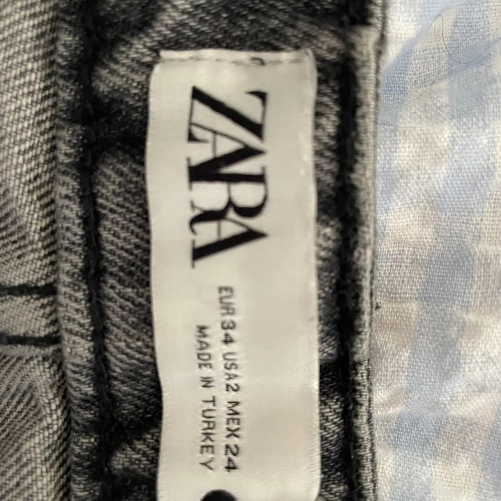 Köpte de här på Plick, de är från zara. Jättefina shorts, säljer för att de inte passade i storleken❤️ köpte för 170+frakt. Shorts.
