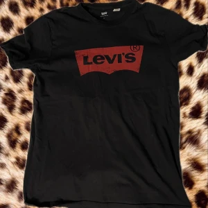 T-shirt Levi’s - Bra svart Levi’s T-shirt 