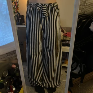 Byxa - Köpta på nån marknad, använda 1 gång. Bra skick.