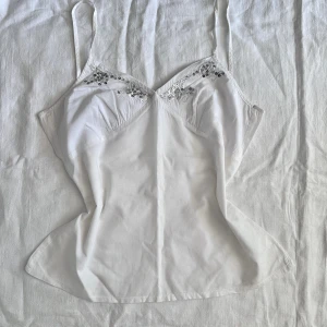 Topp - Söt vit topp 