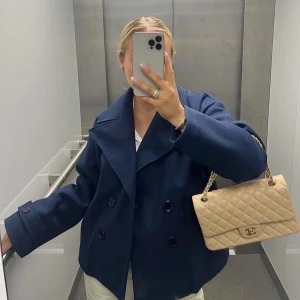 Design by si kappa  - En design by si kappa i mörkblått💗 fint skick i storlek xs/s.