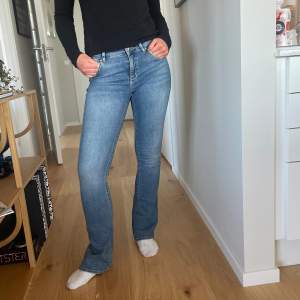 Jeans från only i bra skick. Storlek S och 32 i längd