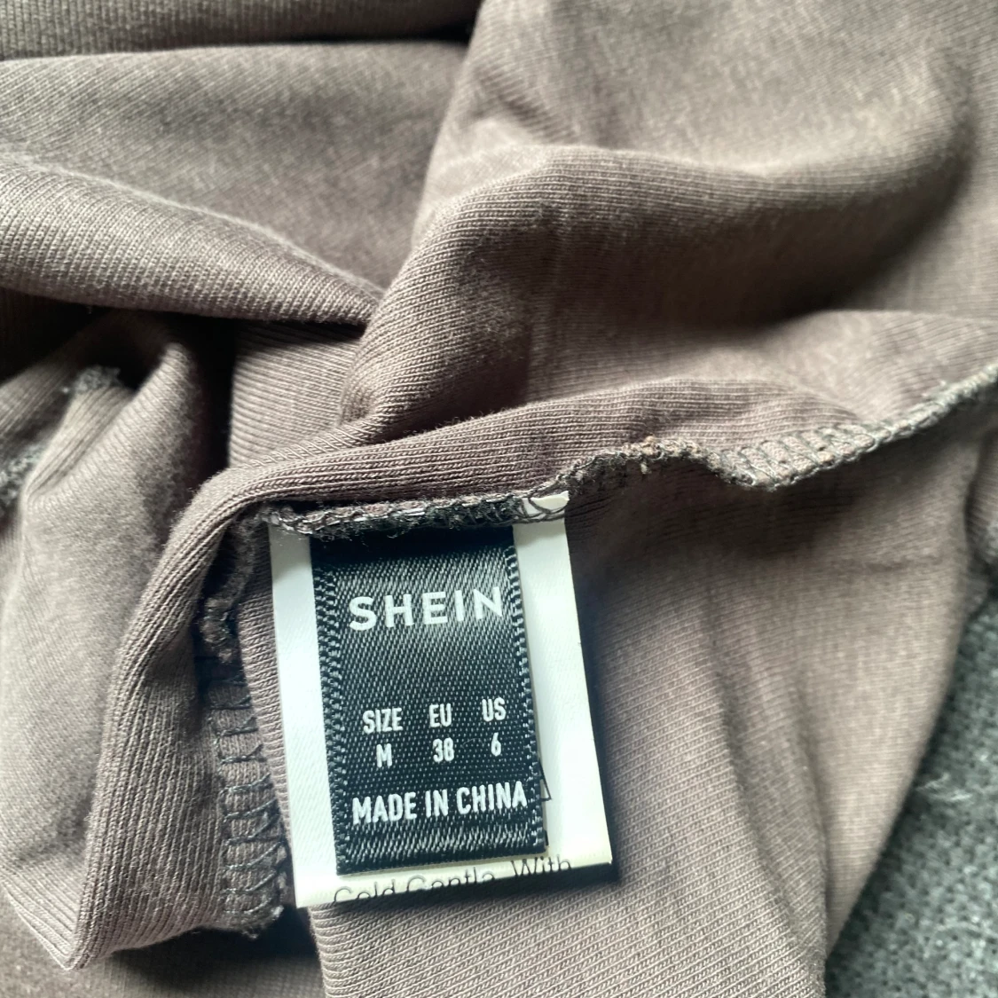 Brunt linne med tryck - 90