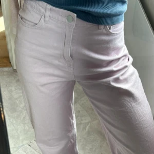 Ljus lila jeans  - Jätte gulliga lila jeans.  Skriv om du har frågor!🩷