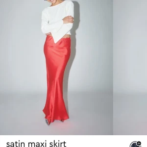 Satin Maxi skirt - Helt ny och aldrig använd, slutsåld på ginas hemsida i alla storlekar, nypris 399kr. 