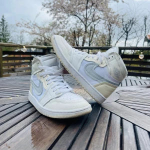 Jordans 1  - Storlek 39 använda ett fåtal gånger. Priset går att diskutera 