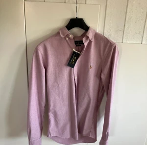 Rosa Ralph Lauren skjorta - I princip helt oanvänd! Storlek S. 