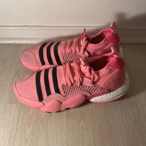 Trae young 2 - Väldigt bra skick.Jag har bara använt dom under 3 träningar då dom var för små skriv om du är intresserad mvh Felix 