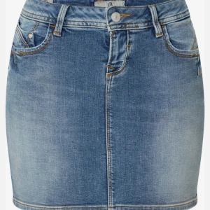 Ltb jeanskjol - Ltb jeanskjol i storlek S, Toppskick❤️ Slutsåld i nästan alla storlekar, köpt för 515 säljer för 199 