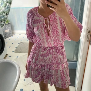 Rosa sommarklänning  - Så fin och söt rosa sommarklänning från zara , kan posta 6 juni