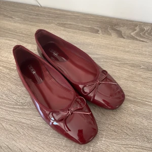 Ballerinaskor  - Supersöta röda ballerinaskor från CIDER.  Storlek 39 men jag skulle säga att det är en 38🌸använda en gång 