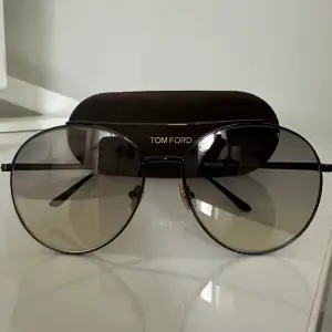 Tom Ford solglasögon, Cleo model, helt nya. Nypris 3700kr