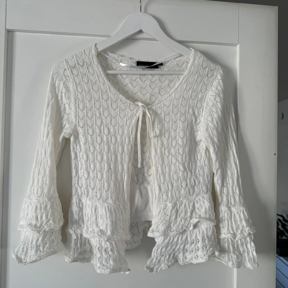 Vit spets/virkad topp  - 91