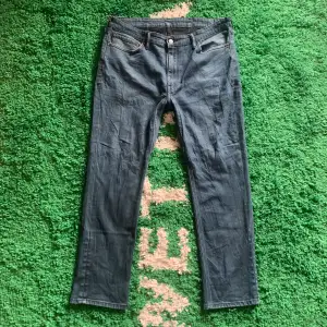 Sköna Levis jeans i modellen 511. Uppskattat skick 8/10. Skicka ett meddelande innan köp!