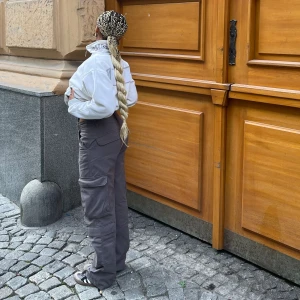 Cargobyxor - Super fina byxor köpa på Bershka.  Jag är 168cm lång och de är ganska långa 💞