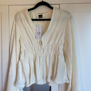 Söt blus  - Söt blus från Gina , aldrig använd med lappen kvar ❤️‍🔥