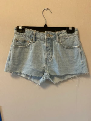 Jeansshorts  - Jättesnygga jeansshorts från lager 157 som tyvärr är för små för mig! Helt nya och oanvända