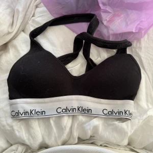 Calvin bh - Jättefin Calvin Klein bh i jättebra skick!